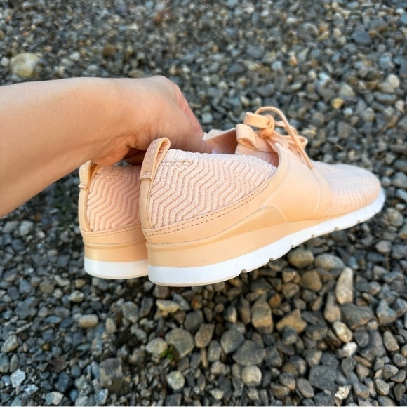 UGG Willows Casual Everyday Sneakers Peach Orange Size 8.5 Women’s Knit Upper - Picture 5 of 12